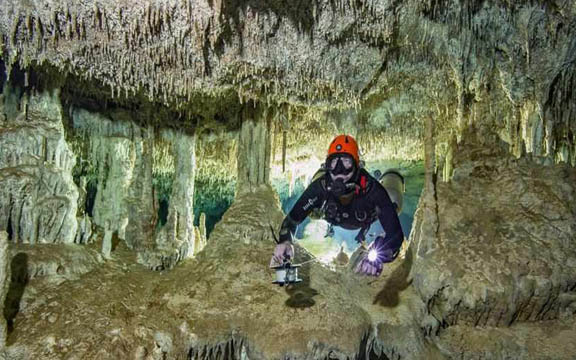 بزرگترین غار زیرآب دنیا کشف شد